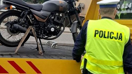15-latek na motocyklu zatrzymany przez grupę SPEED. Pojazd trafił na parking strzeżony, a matka otrzymała wysoki mandat
