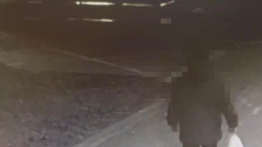 [NAGRANIE] 15-latek podejrzany o podpalenia wiat śmietnikowych! Odnotowano wielotysięczne straty