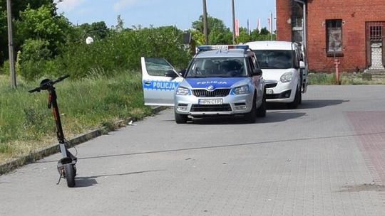 15-latka spadła z hulajnogi i uderzyła głową w beton