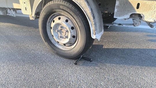 Chwila nieuwagi mogła skończyć się tragedią. Policjanci w porę zabezpieczyli samochód