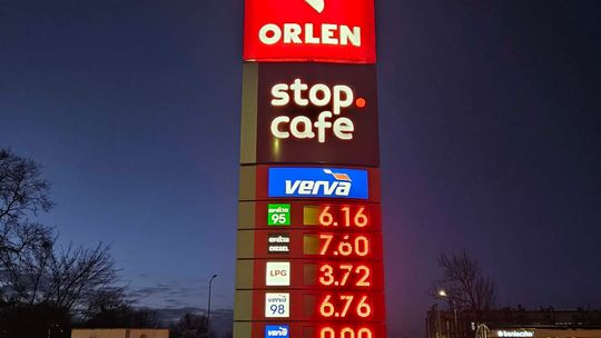 CPN pominęło jedno paliwo. 3 mln kierowców wykluczonych