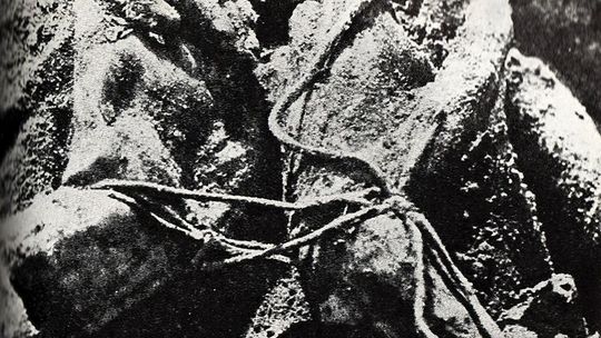 FELIETON: 21.857! Ka†yń pamiętamy!