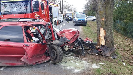 [FOTO] WAŻNE: Wypadek w Mościskach. Na miejscu pracują służby. Trzy osoby trafiły do szpitala, w tym dwoje dzieci