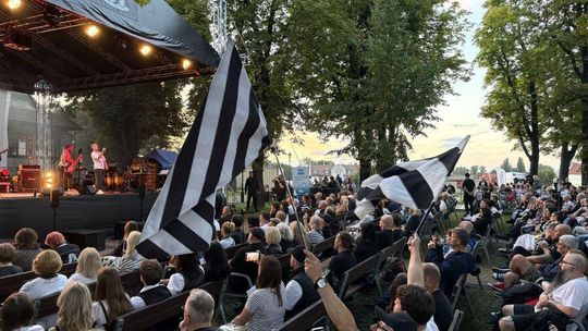 Muzyka Republiki i Ciechowskiego rozlegała się w parku CKiS