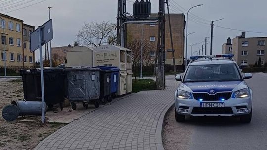 Na widok policjantów przyspieszył i uderzył w znak. Miał zakaz prowadzenia do 2030 roku