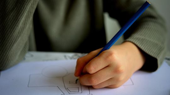 Nagłe zamknięcie szkoły lub przedszkola. Możesz dostać zasiłek opiekuńczy z ZUS