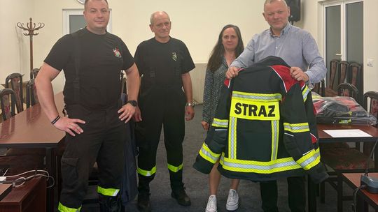 Nowe ubrania specjalne dla strażaków z Czarnej Wody