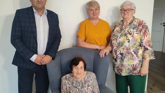 Pani Marta z Zielonej Góry skończyła 98 lat! Z życzeniami odwiedził ją wójt gminy