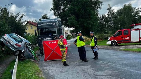 PILNE: Śmiertelny wypadek w Linowcu. Droga jest zablokowana