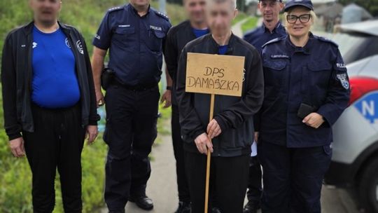Policjanci na trasie VII Marszu na orientację