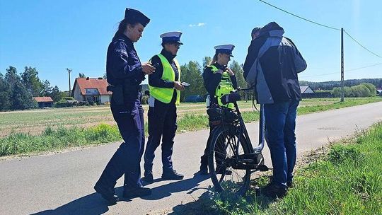 Policyjne rady dla rowerzystów. Czy wiesz jak jeździć na dwóch kółkach i nie łamać przepisów?