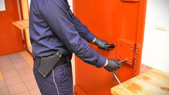 Poszukiwany 39-latek zatrzymany przez dzielnicowych po wyjściu ze szpitala
