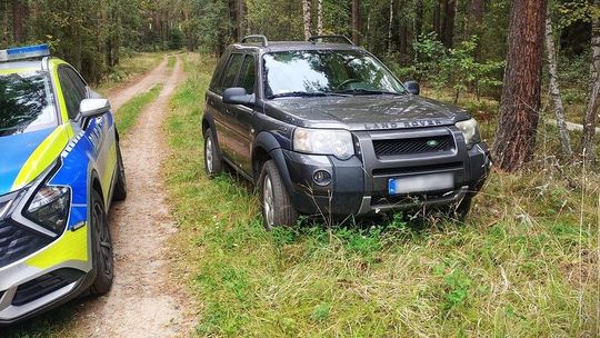 Skuteczna akcja policjantów ze Skórcza. Odzyskali skradzionego Land Rovera i zatrzymali podejrzanego