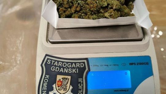 Świąteczna interwencja zakończona zarzutami. Czujność policjantów doprowadziła do przejęcia narkotyków
