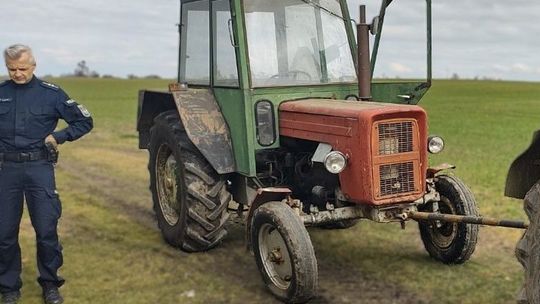 Syn ukradł matce ciągnik rolniczy... Po dwóch godzinach policjanci zatrzymali 23-latka i odzyskali skradzione mienie