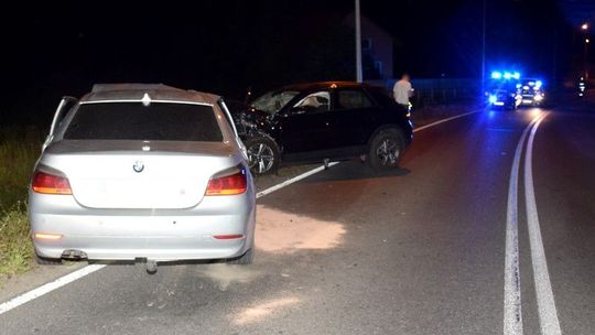 Tragiczny wypadek w Jabłowie. 19-latek z BMW sprawcą czołowego zderzenia. Nie żyje pasażerka Volkswagena