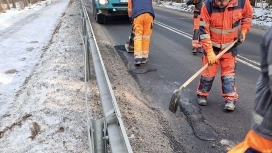 Trwa naprawa uszkodzeń na drogach powiatowych