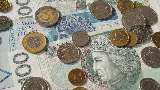 Uwierzyła oszustowi i straciła 14 tysięcy złotych. Policjanci ostrzegają przed metodą „na osobę najbliższą”
