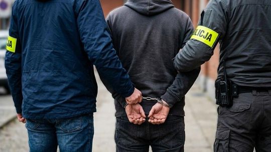 Zaskakujący finał policyjnych działań. Ochroniarz zatrzymany za kradzieże sklepowe