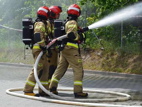 1496 interwencji strażaków w 2025 roku - ofiary śmiertelne, alarmy fałszywe i pożary. Strażacy podsumowują miniony rok
