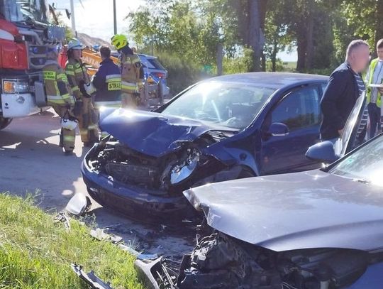 33-latka nie ustąpiła pierwszeństwa i doprowadziła do wypadku. Dwie osoby trafiły do szpitala