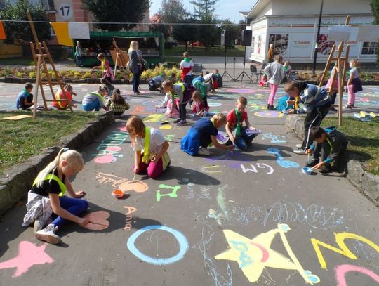 Aleja zamieniła się w wielki plac zabaw