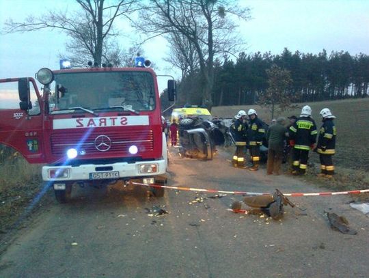 Auto rozerwane na części. Ocierają się o śmierć - tragiczne zdarzenia oczami strażaków