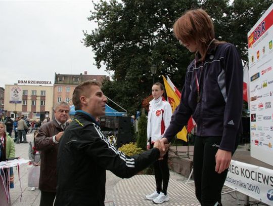 Bieg Kociewski z Polpharmą - dla zdrowia i cennych nagród. Wygrali Krautsova Volha i Teterukov Igor z Białorusi