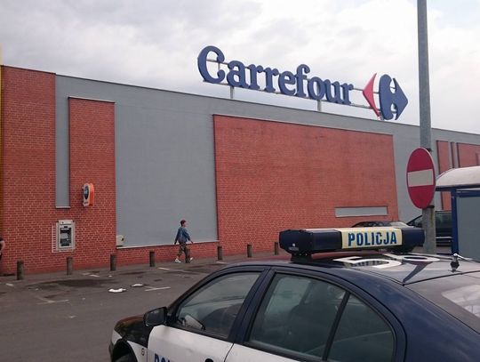 Bomba w hipermarkecie? Ewakuowano klientów