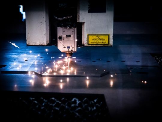 Charakterystyka i zalety obróbki laserem CNC