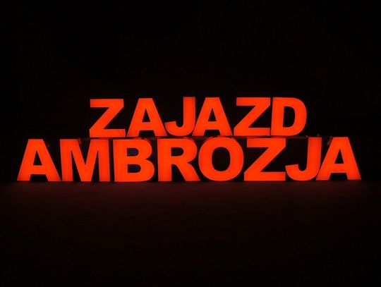 Ciekawy pomysł na reklamę - litery ze styroduru