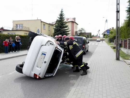 Co było przyczyną wczorajszego dachowania na spokojnej ulicy?