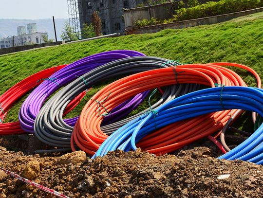 Co to jest światłowód i gdzie się go stosuje?