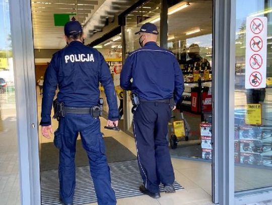 Coraz więcej zachorowań na COVID-19. Policjanci przypominają o zachowaniu podstawowych zasad bezpieczeństwa 