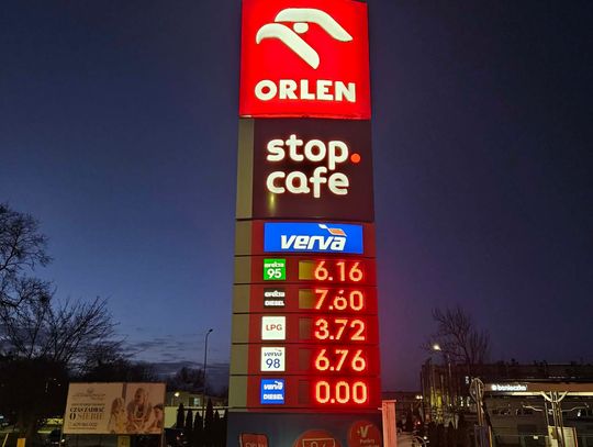 CPN pominęło jedno paliwo. 3 mln kierowców wykluczonych