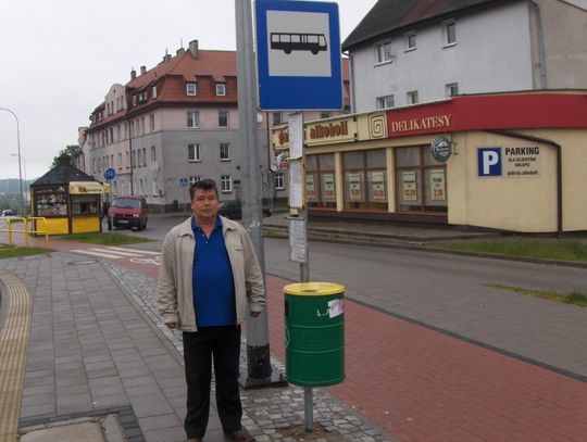 Czekanie na lepszą pogodę - na przystanku