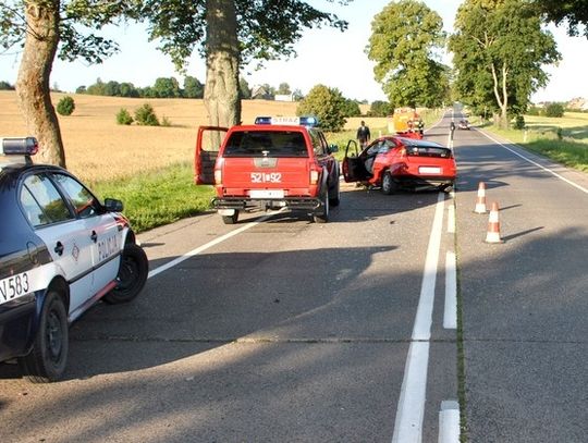 Czołówka z drzewem, 2 osoby w szpitalu