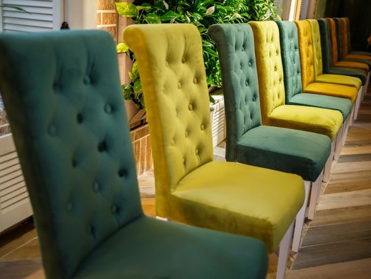 Czy warto do domu kupić krzesła tapicerowane?