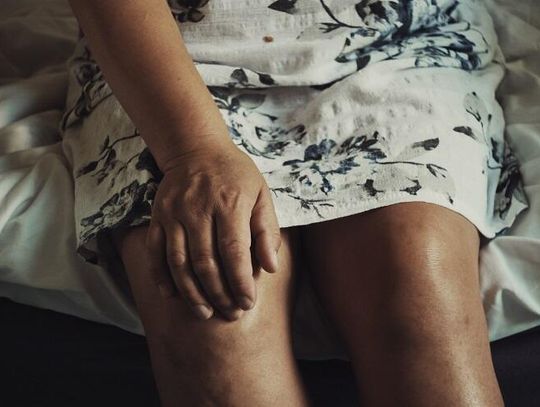 Czym jest artroskopia stawu kolanowego? Kiedy się ją wykonuje?