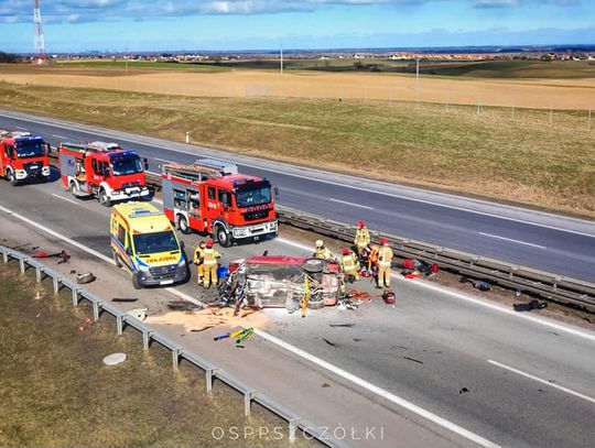 Dachowanie na A1 – niebezpieczny wypadek