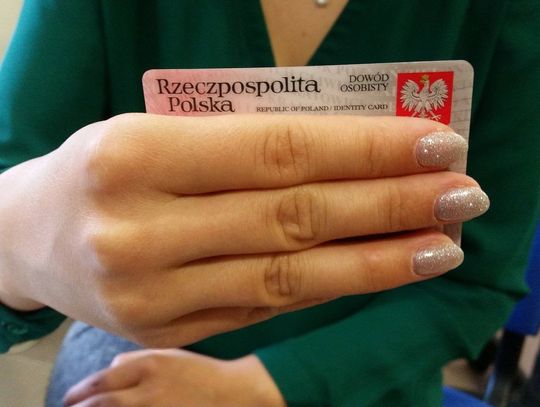 Dekomunizują ulice. Dokumenty, dowody i tabliczki do wymiany 