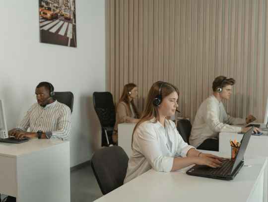 Dlaczego elastyczny wynajem biur to idealne rozwiązanie dla rozwijających się zespołów