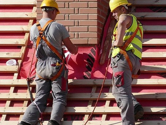 Dlaczego papa termozgrzewalna to właściwy wybór? Co wyróżnia ją od innych pap?