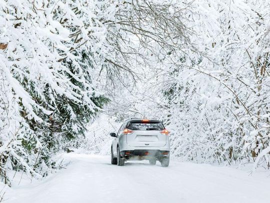 Dlaczego zimą samochód „nie reaguje” tak jak oczekujesz - mechanika poślizgu w praktyce