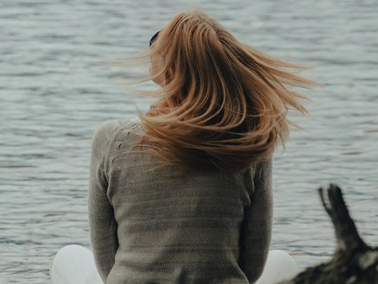 Dobre i pomoce kosmetyki na łojotokowe zapalenie skóry głowy