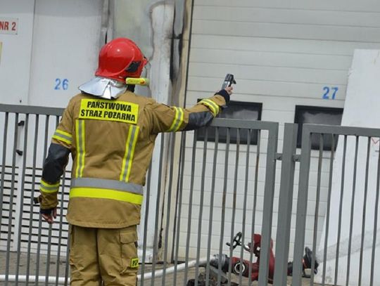 „Dogaszanie może potrwać jeszcze kilka dni”. Trwa czwarta doba pracy strażaków na pogorzelisku w Skórczu 