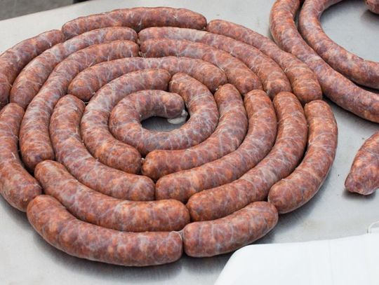 Domowa kiełbasa na święta – jak wybrać najlepsze jelita i przygotować tradycyjny wyrób?