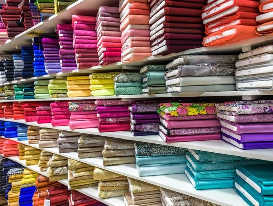 Dresówka drapana dla początkujących: przewodnik po składach i certyfikatach