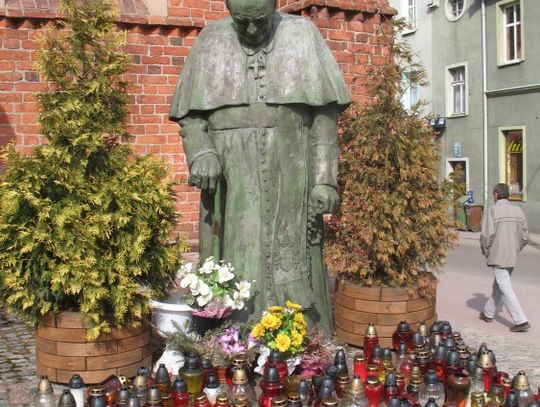 Dwie starogardzkie parafie z relikwiami Bł. Jana Pawła II