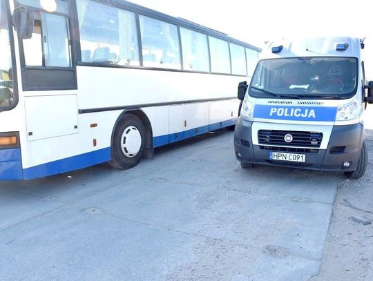 Dzieci nie pojechały na szkolną wycieczkę, bo kierowca był pijany... 